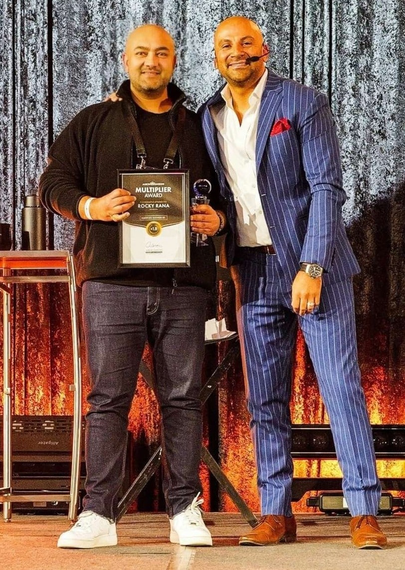 Rocky Rana Buyers Agent Awarded The Multiplier Award by Aaron Sansoni in a Melbourne Event